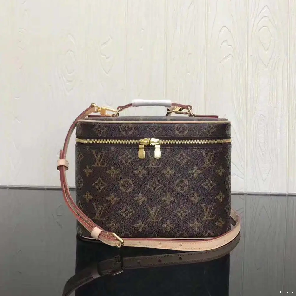 TOILETRY BAG VUITTON LOUIS 0516